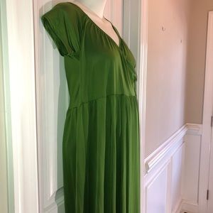 Vibrant Green Maternity Photoshoot Dress